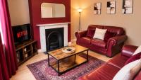 Millers Terrace, 3 Bed Home, Sleeps 6, Private Garden & Patio, Free On-street Parking - B&B Whitby