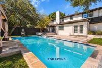 Upscale 6BR 2,5BA Holiday Home with Pool, Hot Tub & Game Room - B&B Farmers Branch