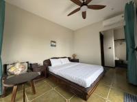 Zimmer mit Queensize-Bett und Meerblick