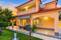 Villa Mile-with private heated pool - Chambres d'hôtes Katuni