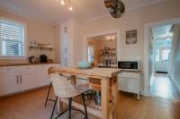 Downtown Heritage Home | 3 Bed + Backyard - B&B San Juan de Terranova