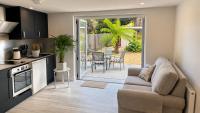 Garden Studio Sleeps 2 w Hot Tub & Pet Friendly - B&B Southampton