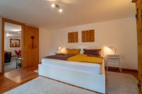 Engadine Holidays Chasa 32 OG - B&B Guarda