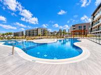 Vogue Vacation Homes, Samana Golf Avenue Dubai Studio City near First Avenue Mall, Two Bedroom Apartment with Balcony and Private Pool, Access to all Amenities - B&B Dubai