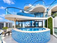 Vogue Vacation Homes, Samana Golf Avenue Dubai Studio City near First Avenue Mall, Two Bedroom Apartment with Balcony and Private Pool, Access to all Amenities - B&B Dubai