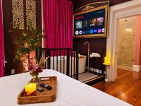 No Car Needed King Bed Balcony Abercorn And York-2 - B&B Savannah