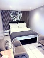 Garden Studio - Private, Modern 5 Mins to Airport, Station & Town Centre, Free Parking & Late Check-in - Ferienwohnung Luton