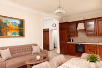 Sunlit Elegance at Mayrik Building Spacious 2 Bedroom Apartment with a Grand Balcony - B&B Ereván