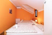 VILLA AUREA - spacious 5-bedroom villa with pool on 1100 m2 plot - nature views - breakfast Included in nearby restaurant - Ferienwohnung Donji Humac