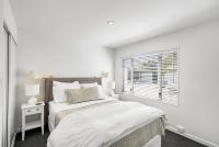 KaleidoNook - 3BR with Parking & Private Yard - B&B Christchurch