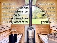 Tiny Ferienhaus 3 mit Sauna & Badefass am Rimbach in Steinau an der Strasse - Chambres d'hôtes Steinau an der Straße