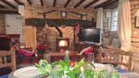 Graziers Cottage - character Cotswold cottage with inglenook, parking and pub nearby - B&B Cheltenham