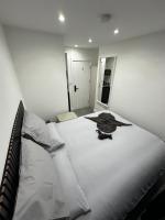 London Kings Cross Room w Bath - B&B London