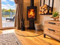 Cotswolds Lakeside Lodge - Nesbitt's Nest - B&B South Cerney