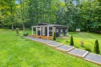 Pet-Friendly Newly Renovated Cabin, Beautiful Hudson Valley Setting - Chambres d'hôtes Ancram