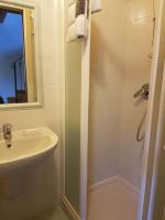 Chambre Triple avec Salle de Bains Privative Séparée