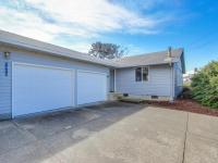 Captain Bill's Beachhouse - B&B Lincoln City