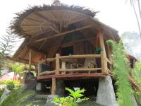 On The Rocks Bungalows, Restaurant and Jungle Trekking Tours - From May to September only stay here if you are booking jungle treks with us - feel free to contact us about our Jungle Trekking services - Chambres d'hôtes Bukit Lewang
