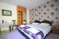 Estudio con vistas al jardín