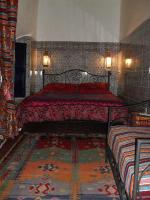 Zimmer mit Kingsize-Bett