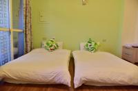 Zweibettzimmer mit Balkon