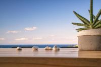 Akemi Luxury Villa - Bed and Breakfast