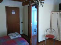 Zweibettzimmer mit Bad
