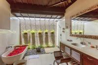 Deluxe King Suite with Rice Fields View