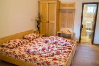 Zweibettzimmer mit eigenem Bad