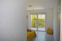 Apartamento de 2 dormitorios con terraza - Planta baja