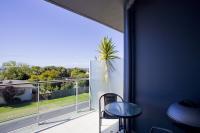 Deluxe One-Bedroom Apartment 105