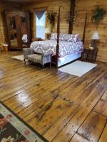 Deluxe Queen Suite