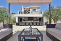 Villa Deluxe
