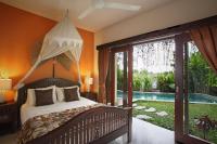 Solera Three-Bedroom Villa with Private Pool