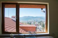 Apartment with Mountain View