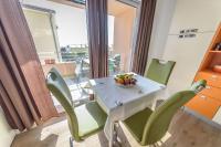 Estudio con vista al océano