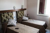 Deluxe Twin Room with External Shared Bathroom
