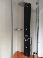 Tweepersoonskamer met 2 Aparte Bedden en Eigen Badkamer