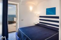 Deluxe Three-Bedroom Apartment with Sea View