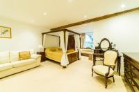 Chambre Lit King-Size à Baldaquin - Salle de Bains Privative de Luxe avec Baignoire Spa et Grande Douche à l'Italienne