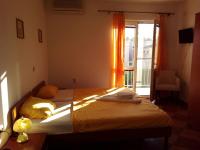 Studio mit Balkon und Meerblick.