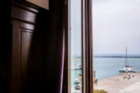 Camera Matrimoniale con Balcone e Vista Mare