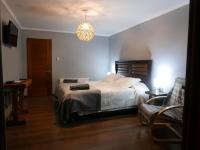 Zimmer mit Kingsize-Bett und Whirlpool