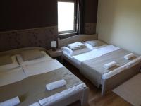 Vierbettzimmer mit Bad
