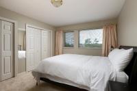 Zimmer mit Queensize-Bett und Gemeinschaftsbad