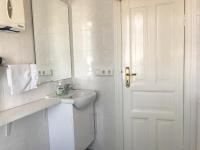 Single Room with Shared Bathroom