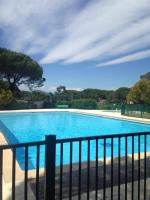 Agréable studio proche StTropez Piscine et Tennis - B&B