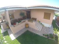 VILLA NEVADA Esclusiva con PISCINA Privata, Il Tuo Angolo di Pace a 5 Minuti dal MARE e 20 Minuti da ROMA - Chambres d'hôtes Ladispoli