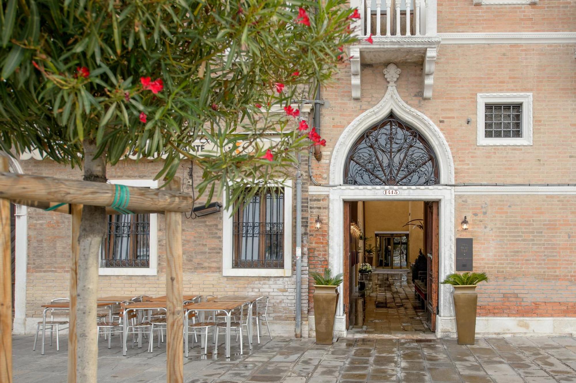 1. Palazzo Veneziano