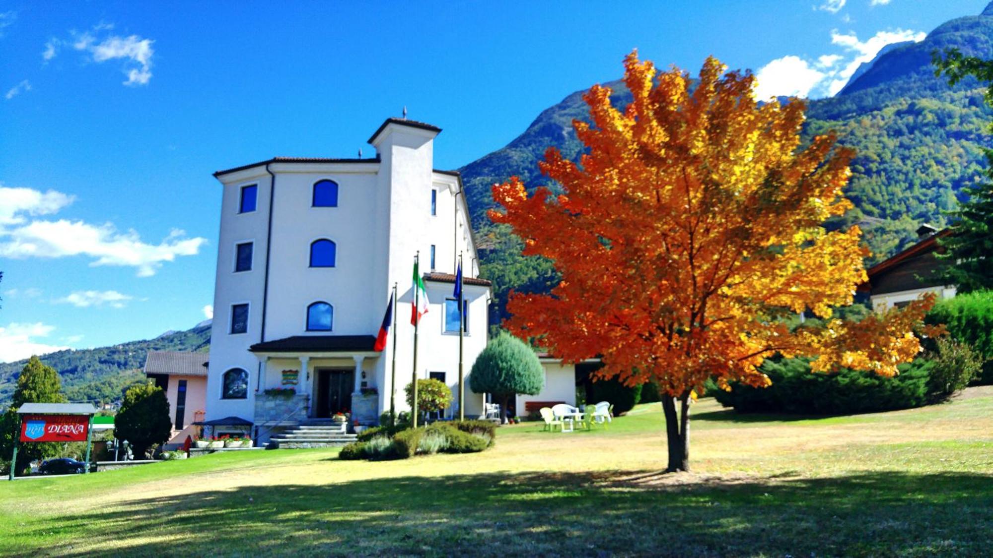 1. Hotel Diana